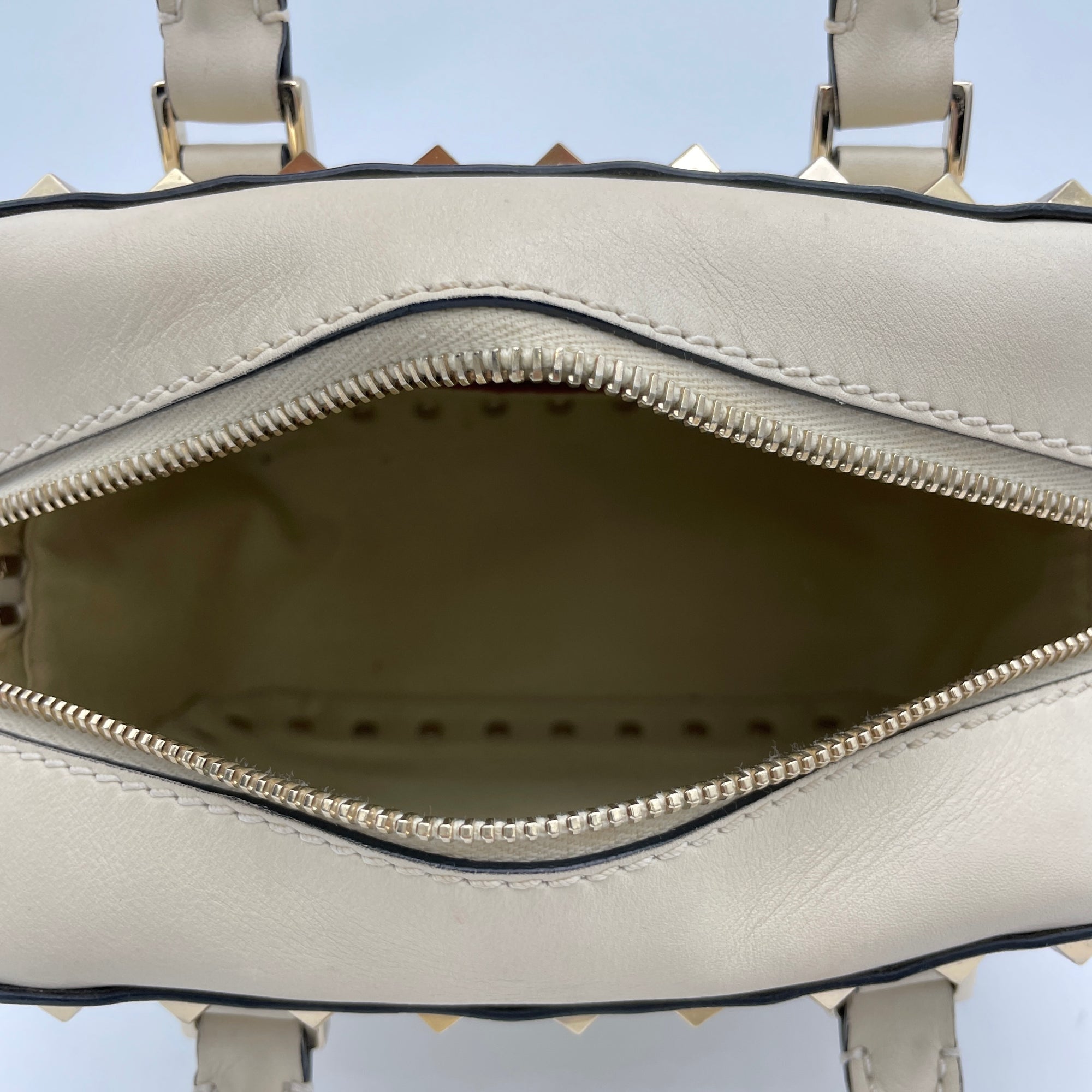 Rockstud Cream Top Handle Bag in Calfskin, Gold hardware