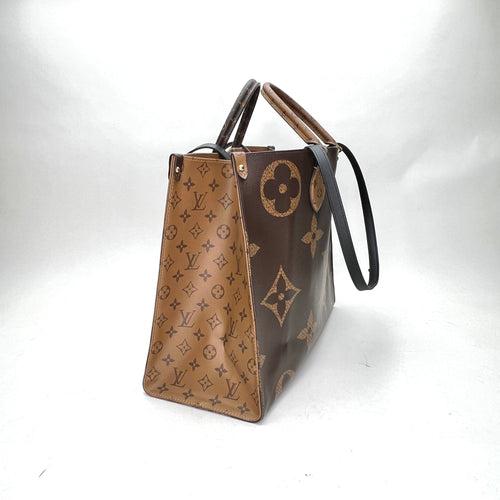 OnTheGo GM Brown Top Handle Bag in Monogram Coated Canvas, Gold hardware