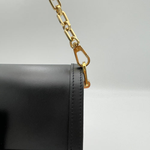 Dauphine MM Black Shoulder Bag in Calfskin, Gold hardware