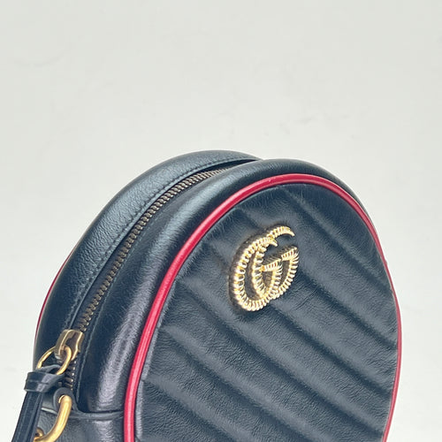 GG Marmont Round Black Crossbody Bag in Calfskin, Gold hardware