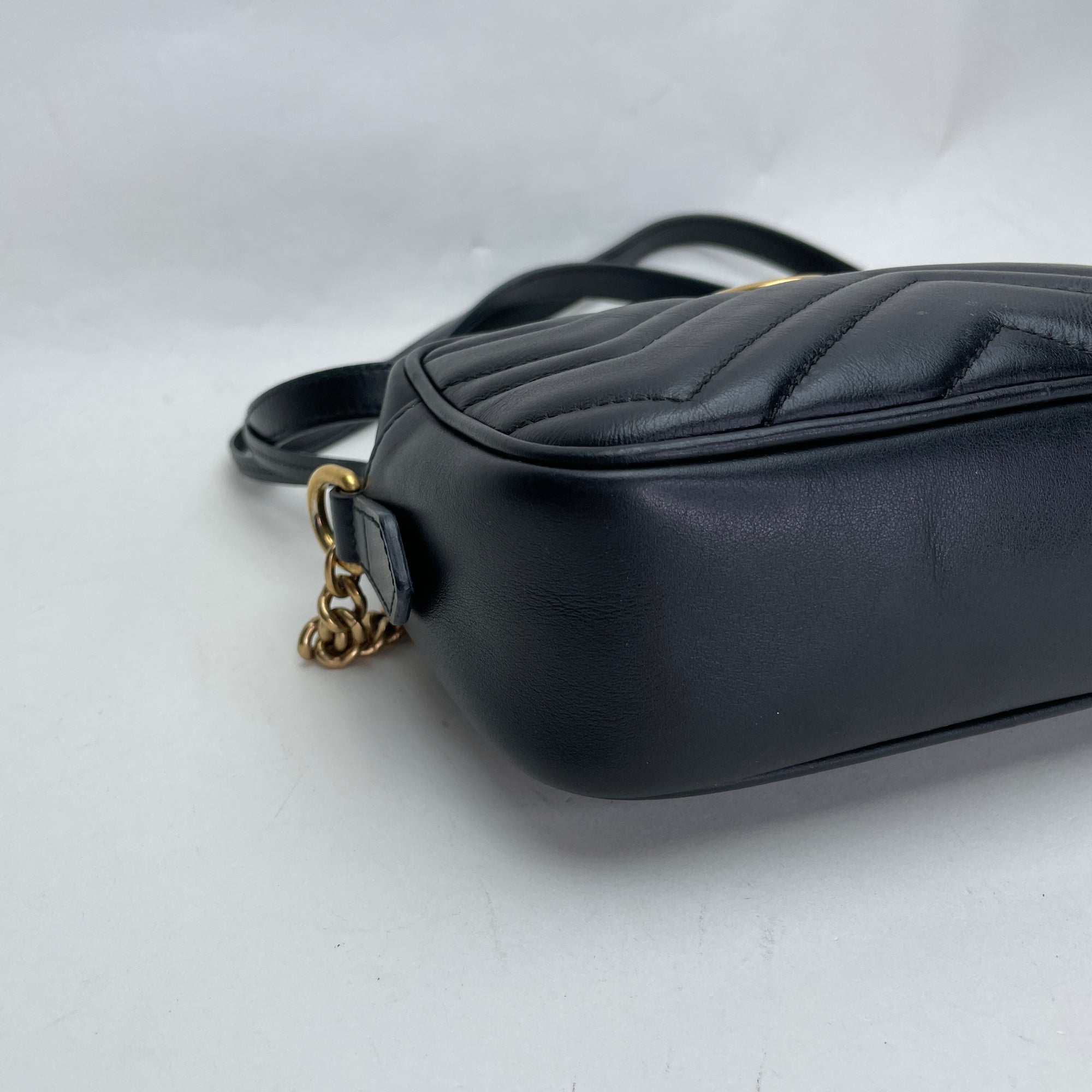 GG Marmont Mini Black Crossbody Bag in Calfskin, Gold hardware