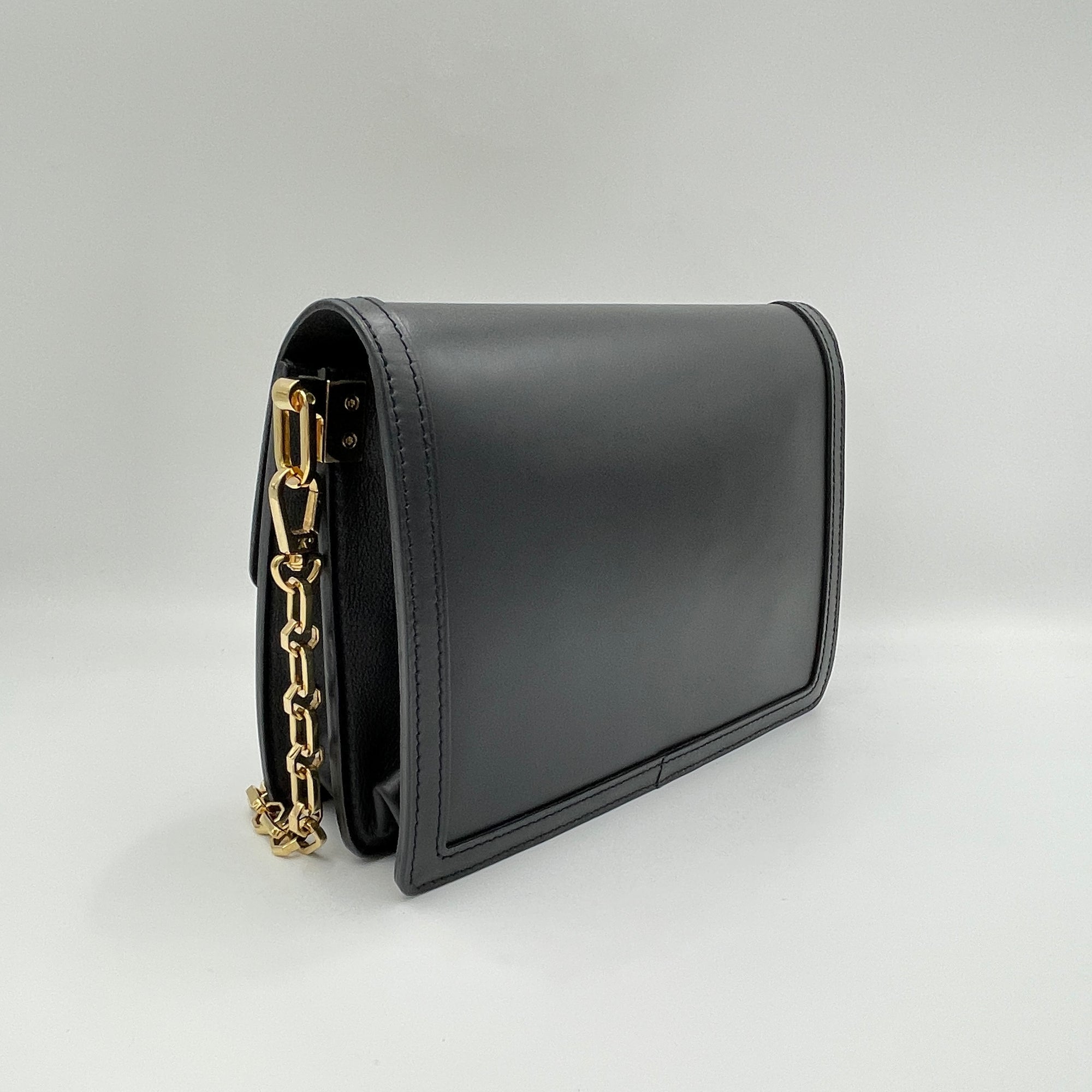 Dauphine MM Black Shoulder Bag in Calfskin, Gold hardware