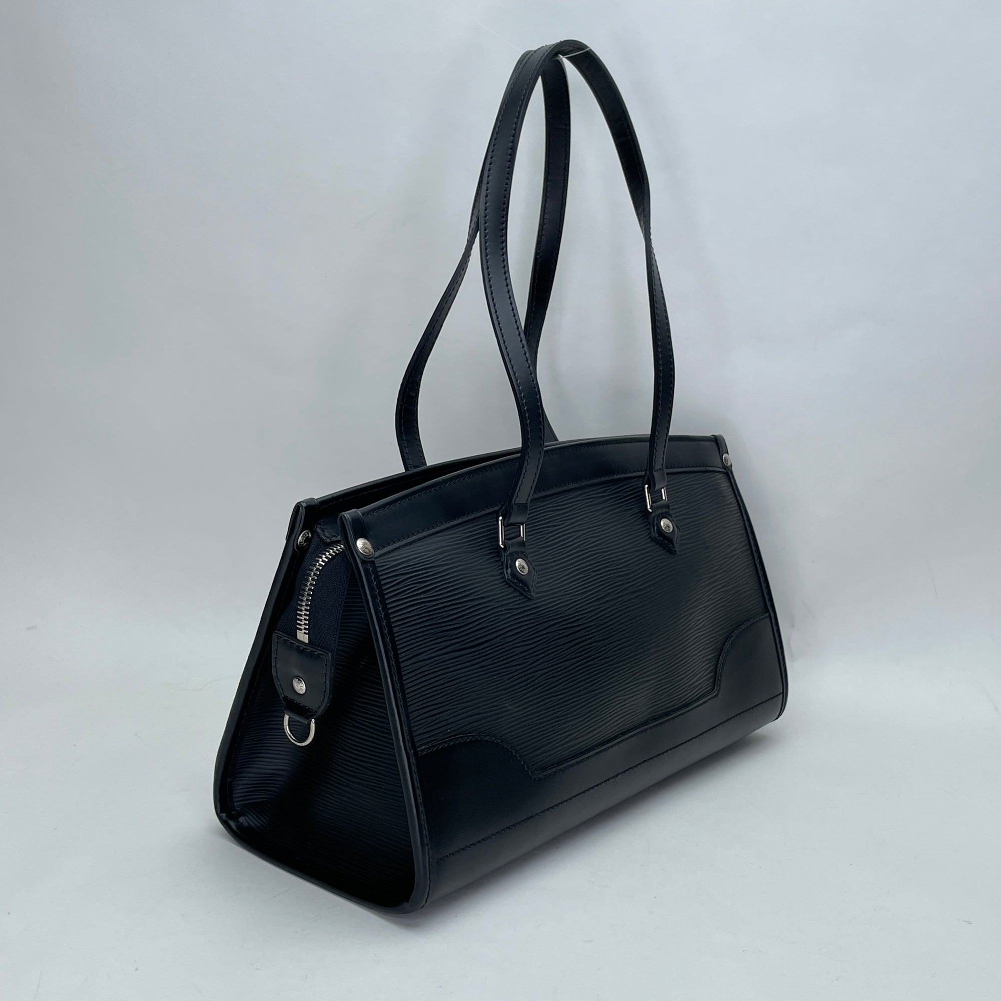 Madeleine PM Black Shoulder Bag in Epi Leather, Silver hardware