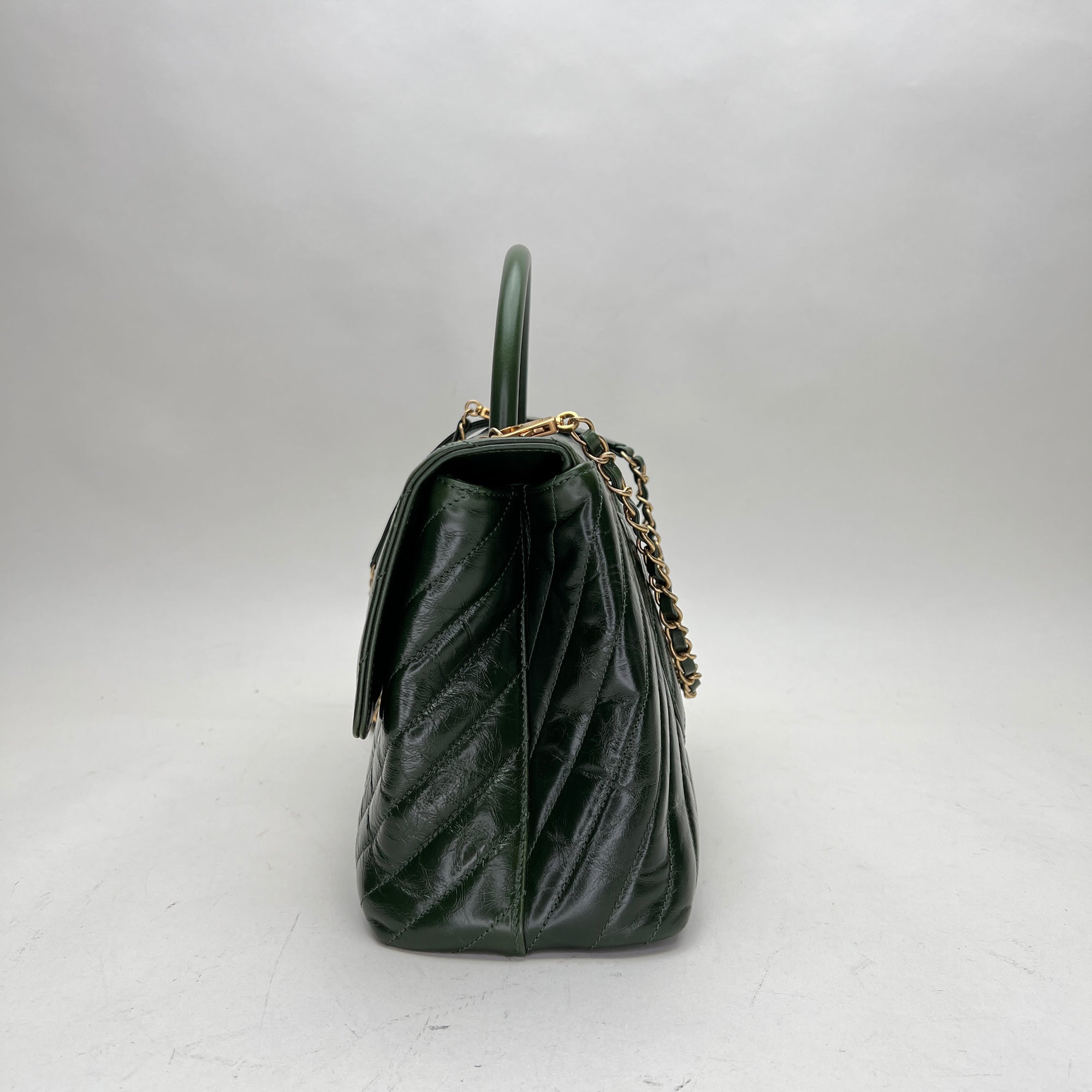 Coco Handle Coco chevron Green Top Handle Bag in Calfskin, Gold hardware