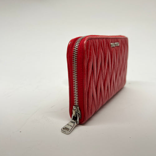 Matelasse Red Wallet in Goat Leather, Silver hardware