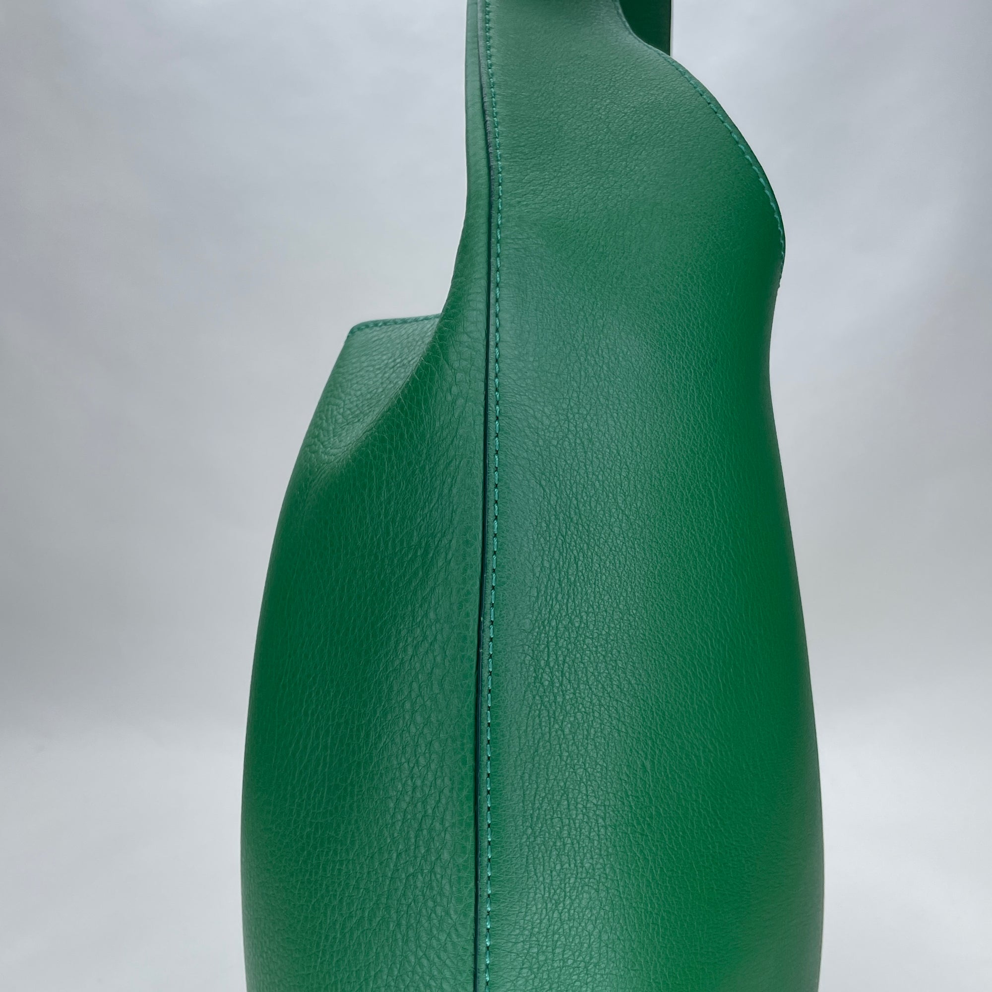 HDG Hobo Green Shoulder Bag in Calfskin, Gold hardware