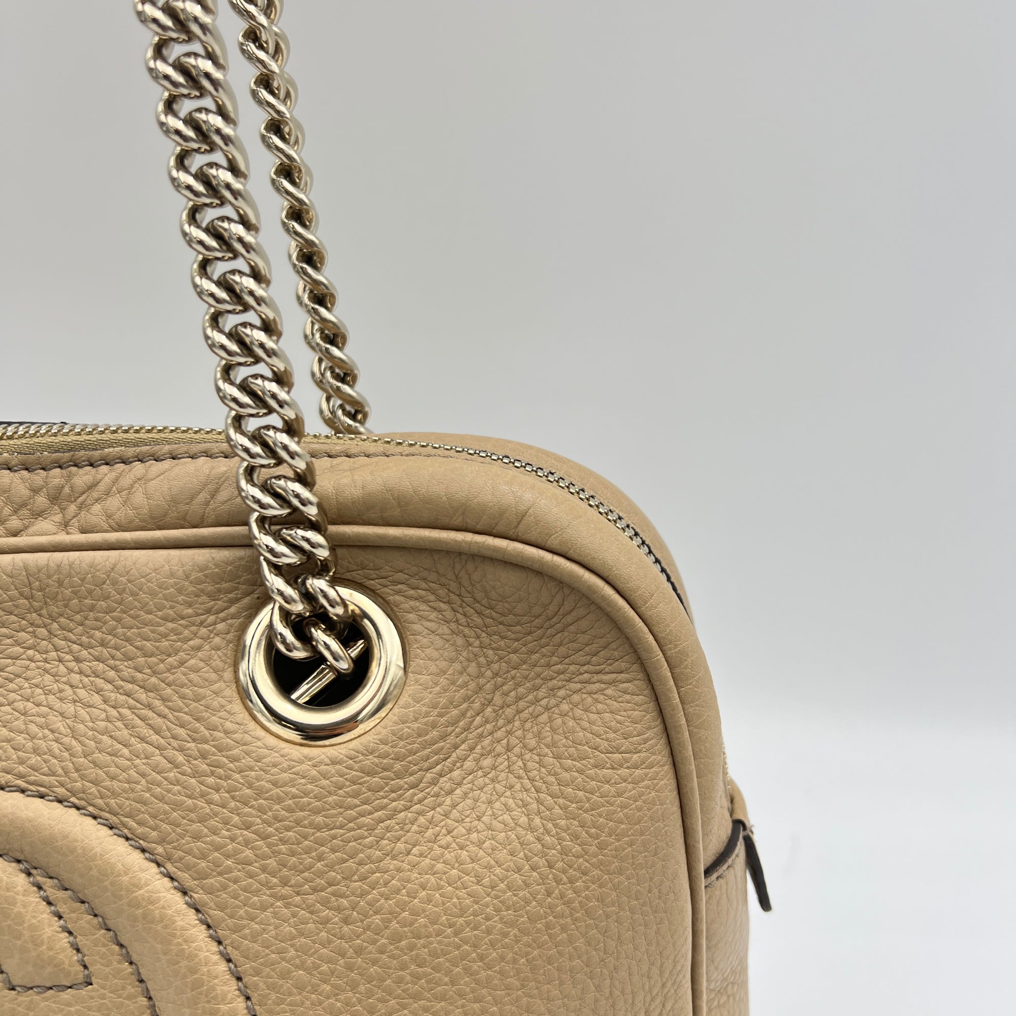 Soho Chain Beige Shoulder Bag in Calfskin, Light Gold hardware