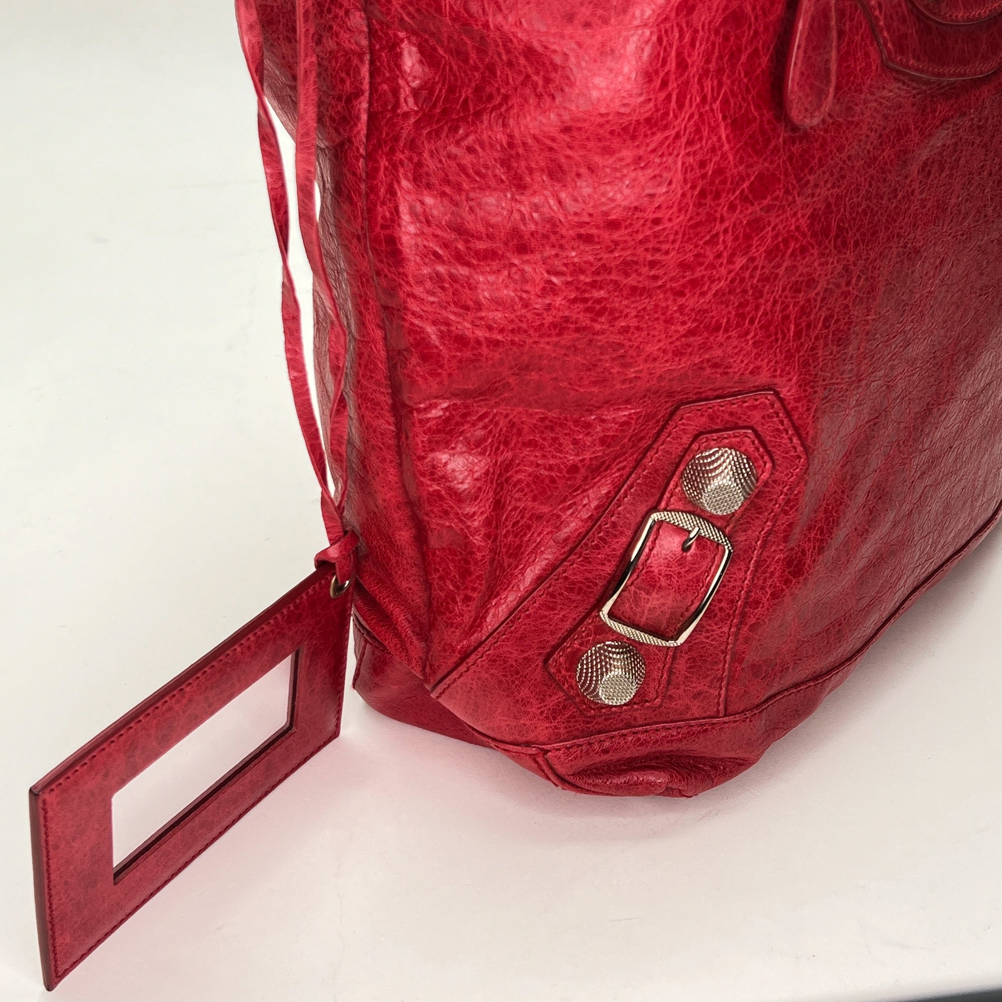 Giant Day Red Shoulder Bag in Distressed Leather, Gold hardware