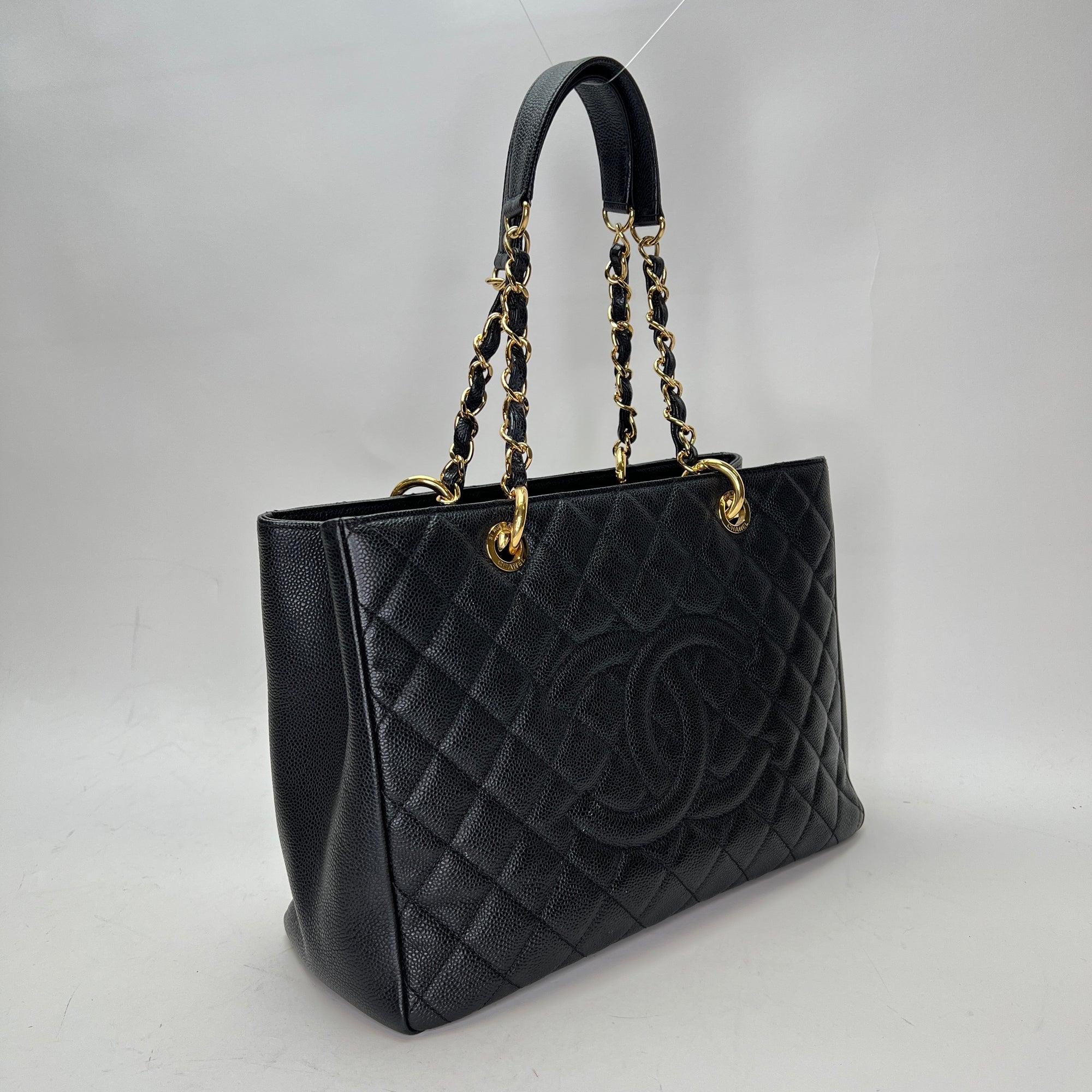 Grand Shopping Black Tote Bag in Caviar Leather, Gold hardware