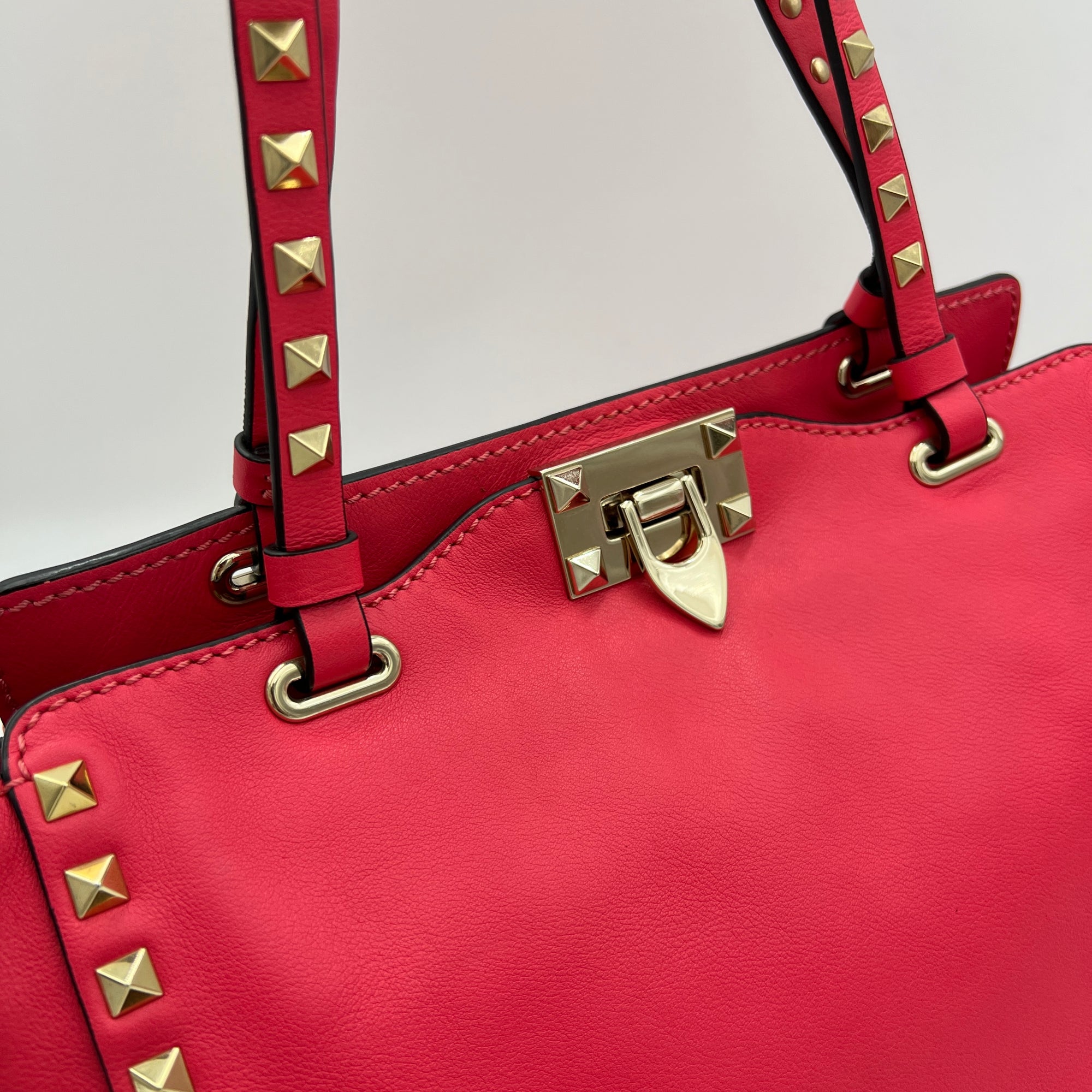 Rockstud Pink Top Handle Bag in Calfskin, Gold hardware