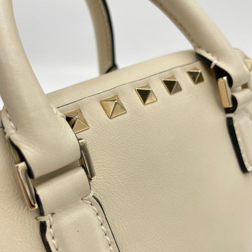 Rockstud Cream Top Handle Bag in Calfskin, Gold hardware