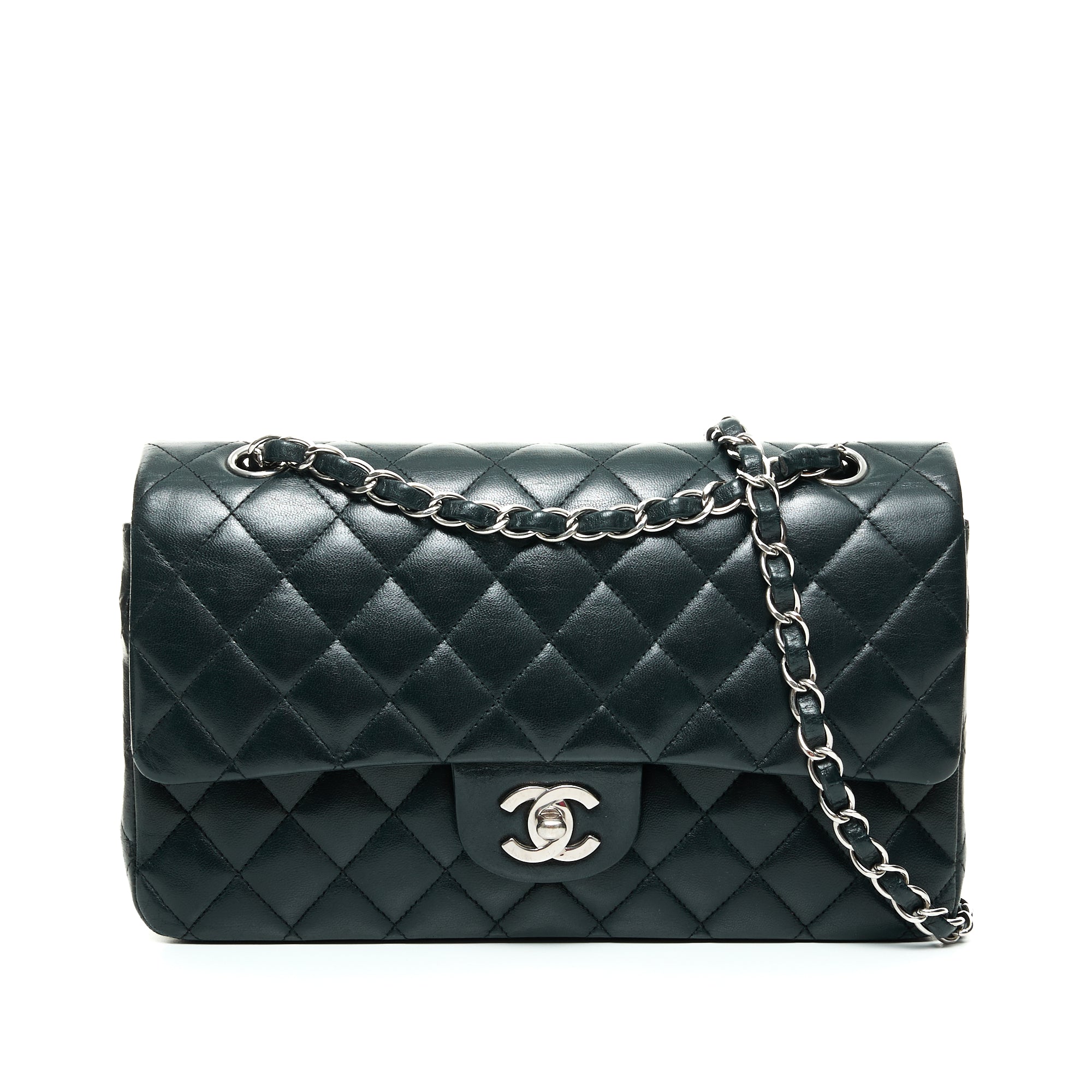 Classic Double Flap Medium Black Shoulder Bag in Lambskin, Silver hardware