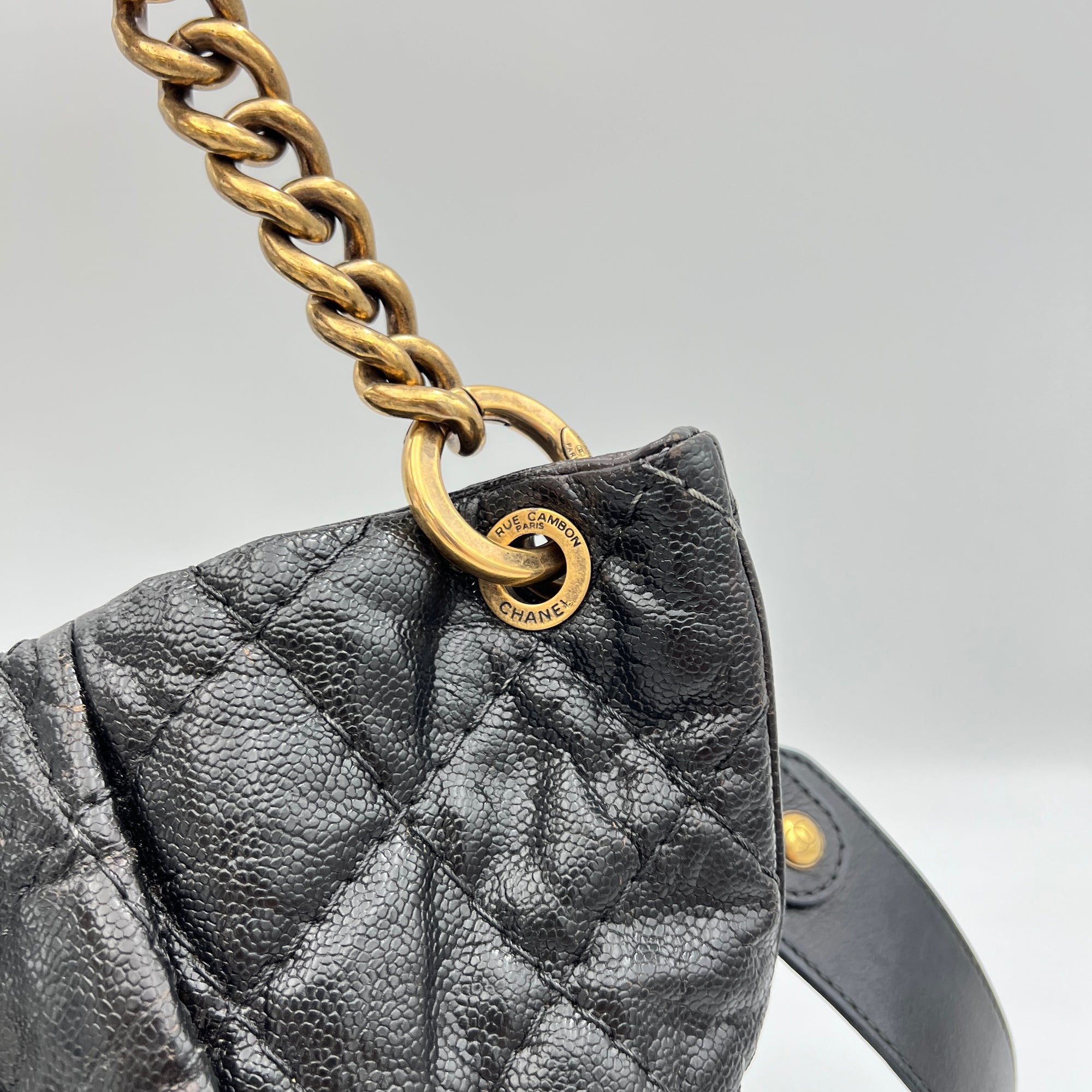 Coco pleats Shoulder bag in Caviar leather, Gold Hardware