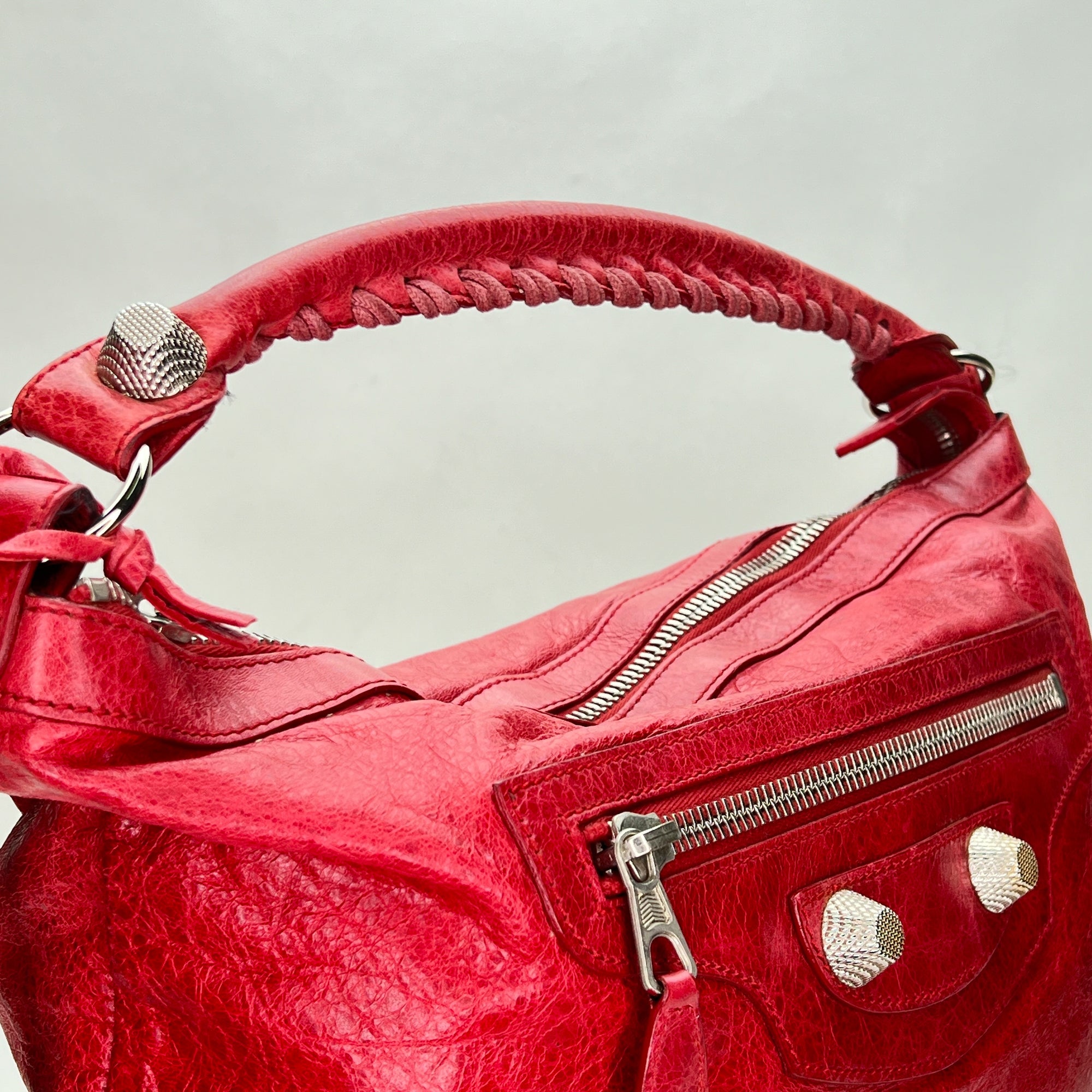 Giant Day Red Shoulder Bag in Distressed Leather, Gold hardware