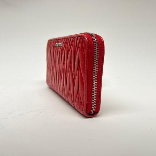 Matelasse Red Wallet in Goat Leather, Silver hardware