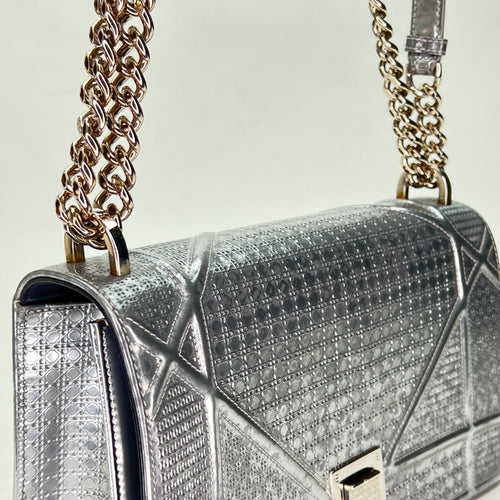 Diorama Medium Silver Shoulder Bag in Calfskin, Silver hardware