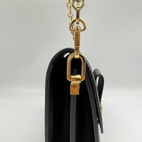 Dauphine MM Black Shoulder Bag in Calfskin, Gold hardware