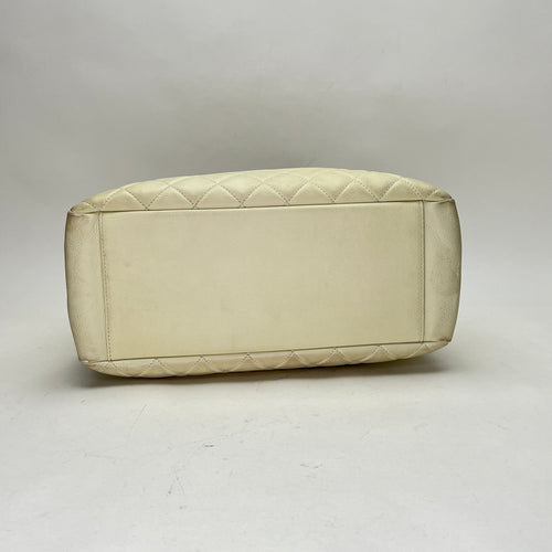 GST Cream Shoulder Bag in Caviar Leather, Silver hardware