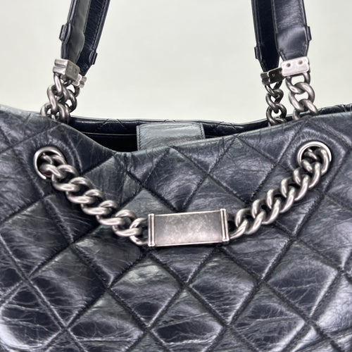 Glazed Quilted Nameplate Tote Black Tote Bag in Calfskin, Ruthenium hardware