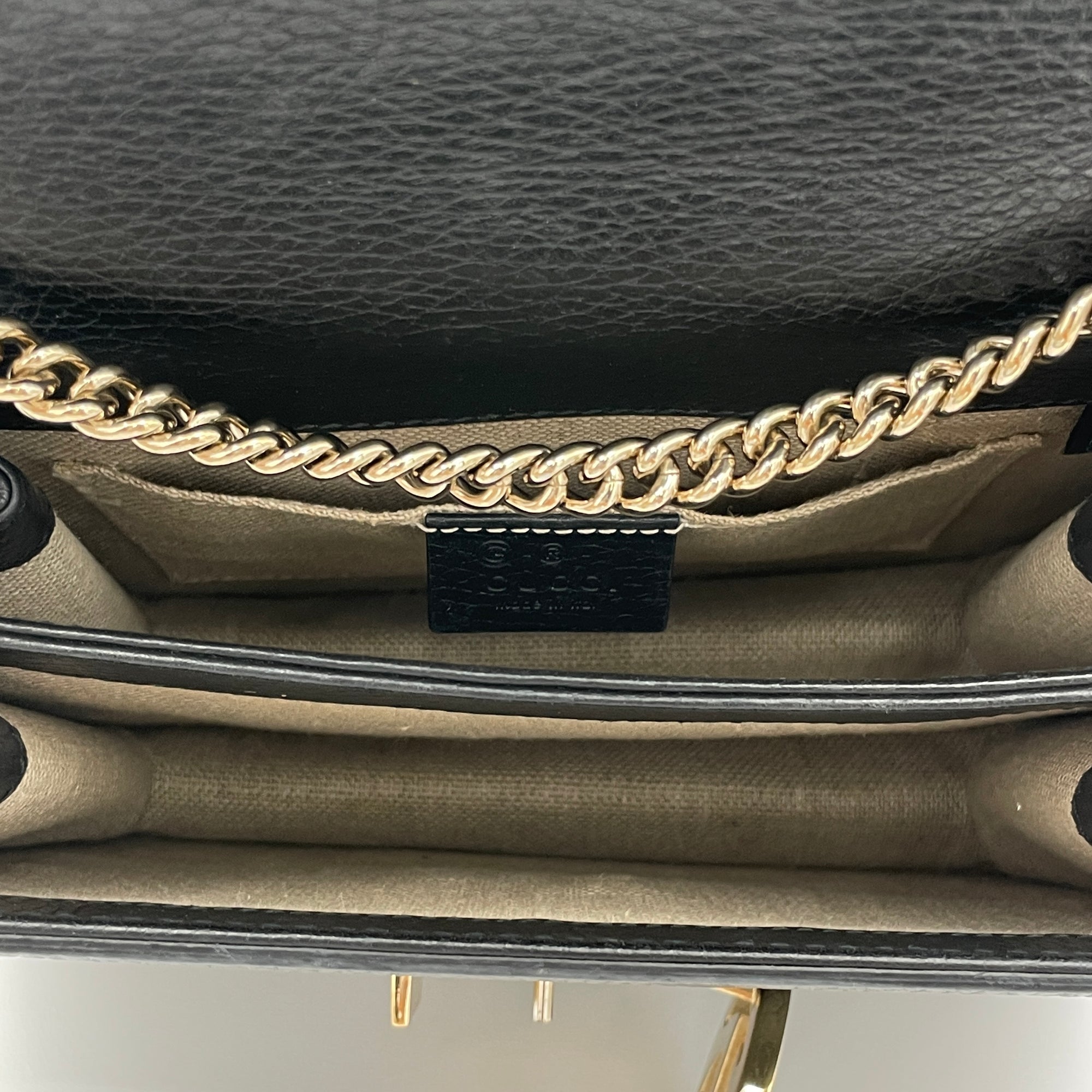 GG Interlock Flap Black Crossbody Bag in Calfskin, Gold hardware