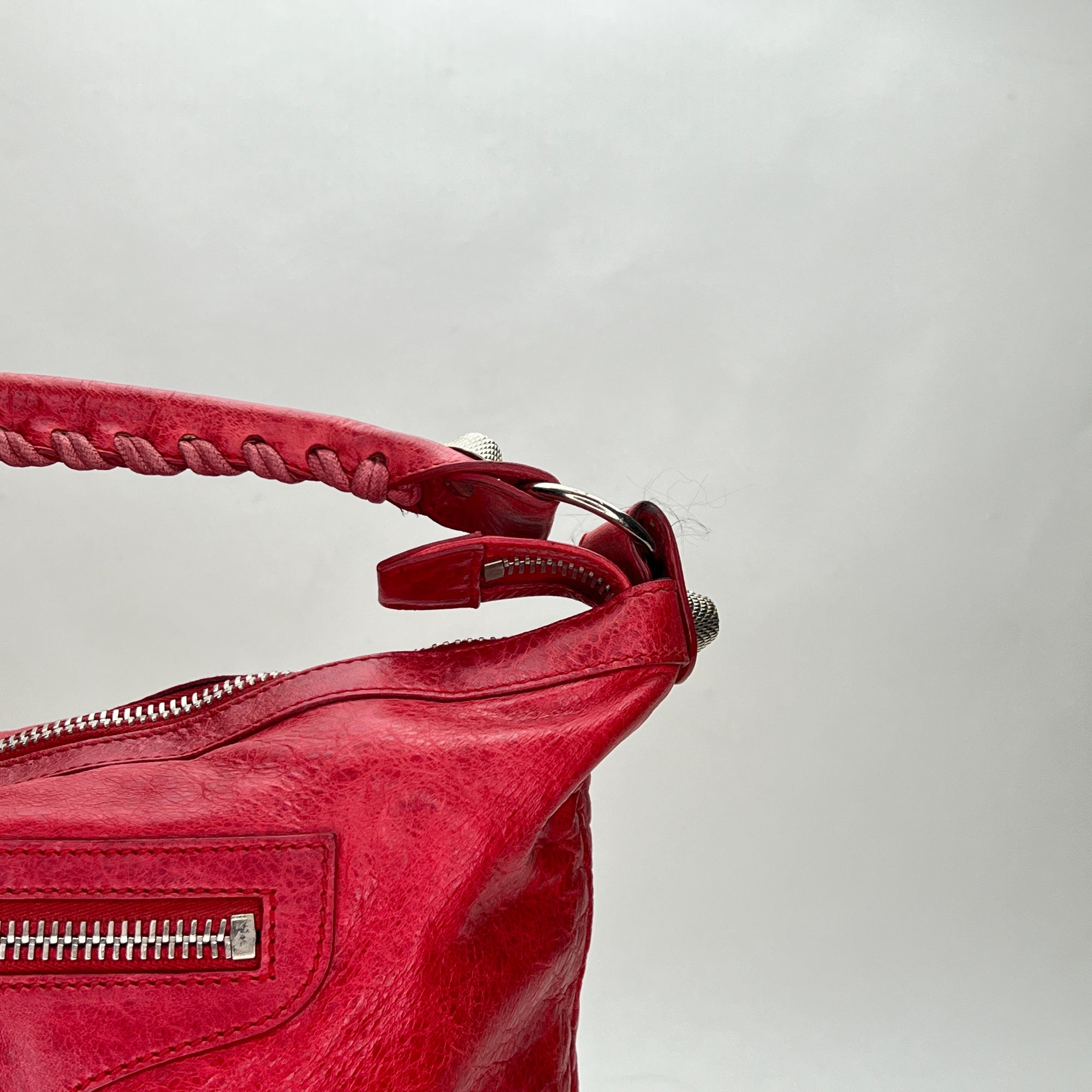 Giant Day Red Shoulder Bag in Distressed Leather, Gold hardware