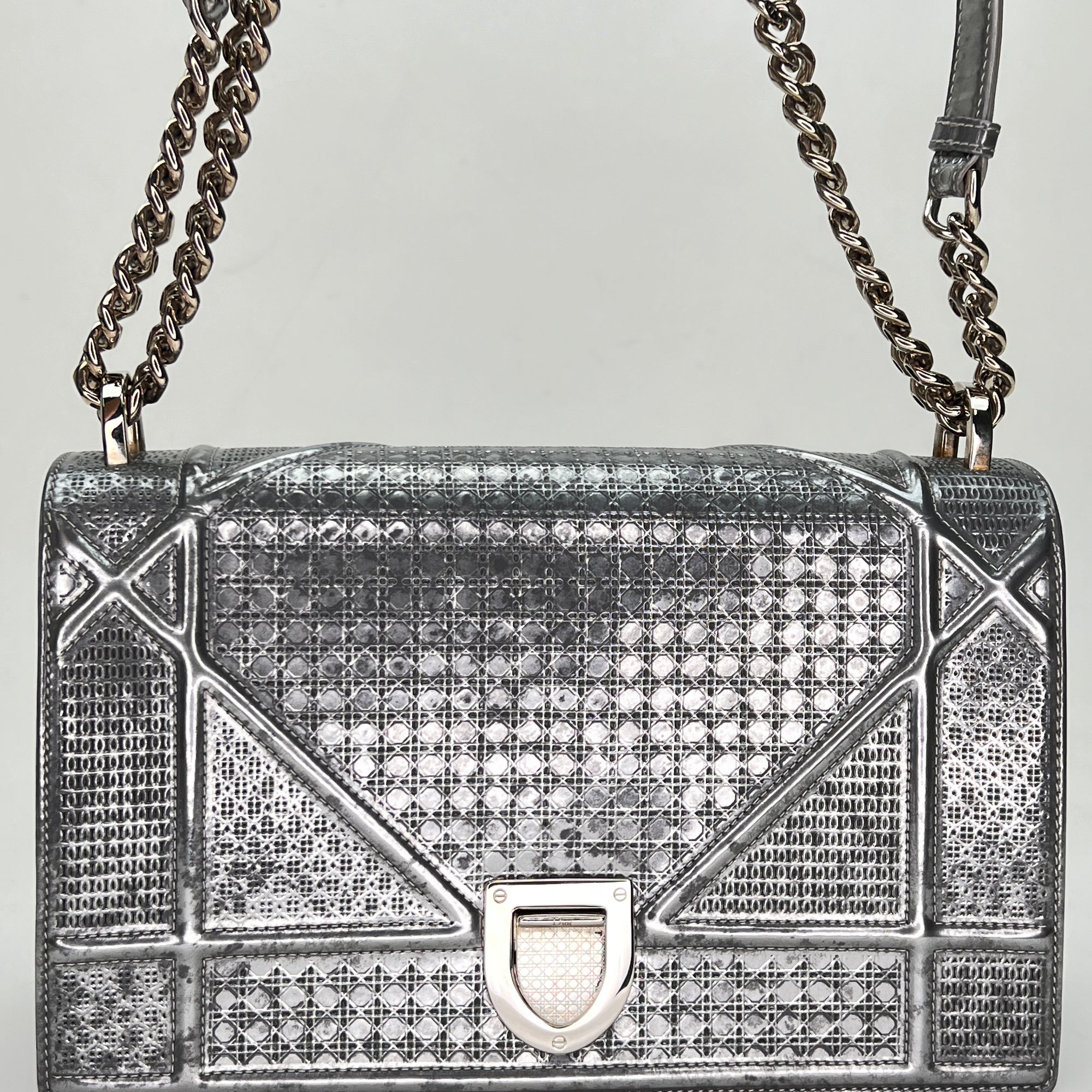 Diorama Medium Silver Shoulder Bag in Calfskin, Silver hardware