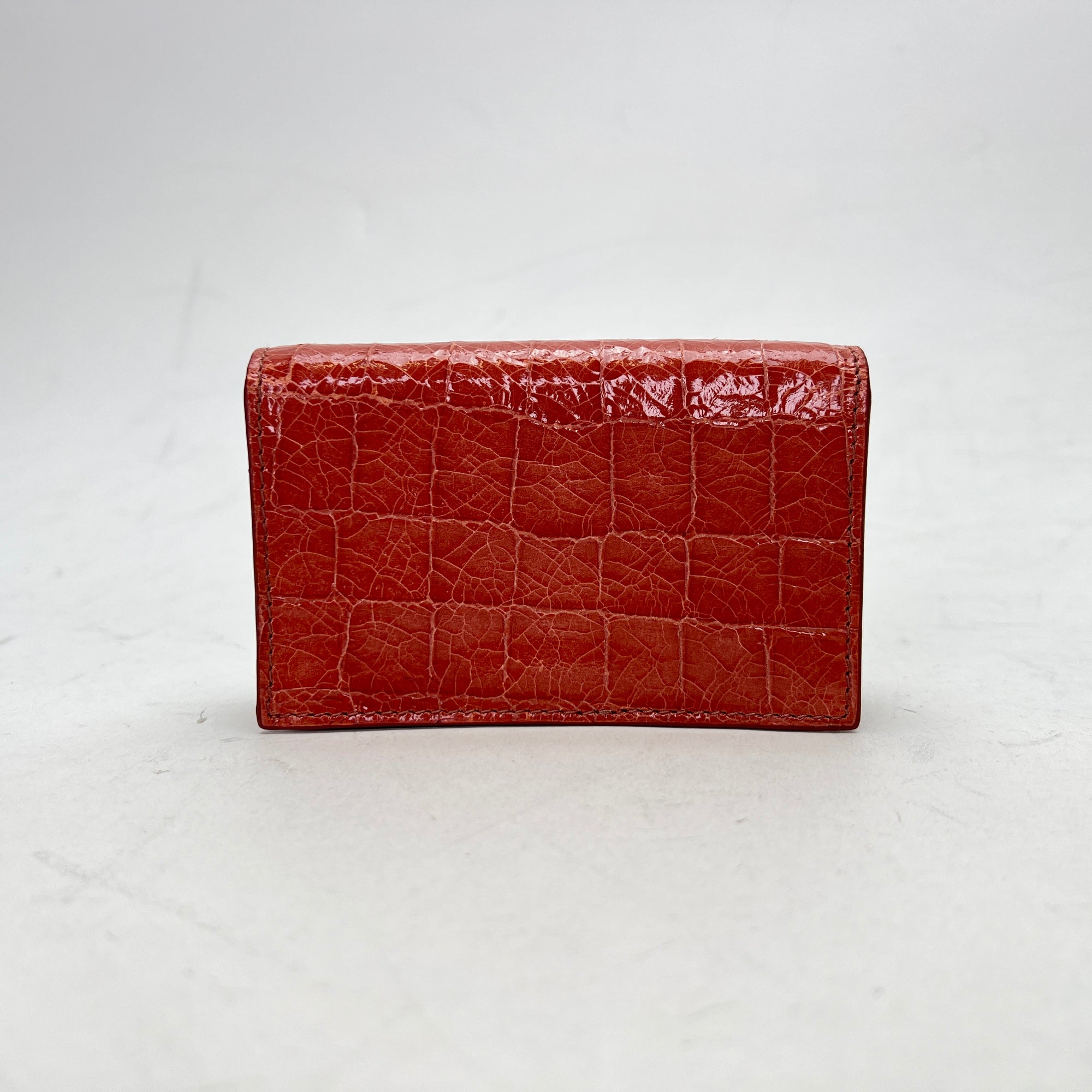 Bi-Fold Pink Card Holder in Crocodile Embossed Calfskin, Gold hardware