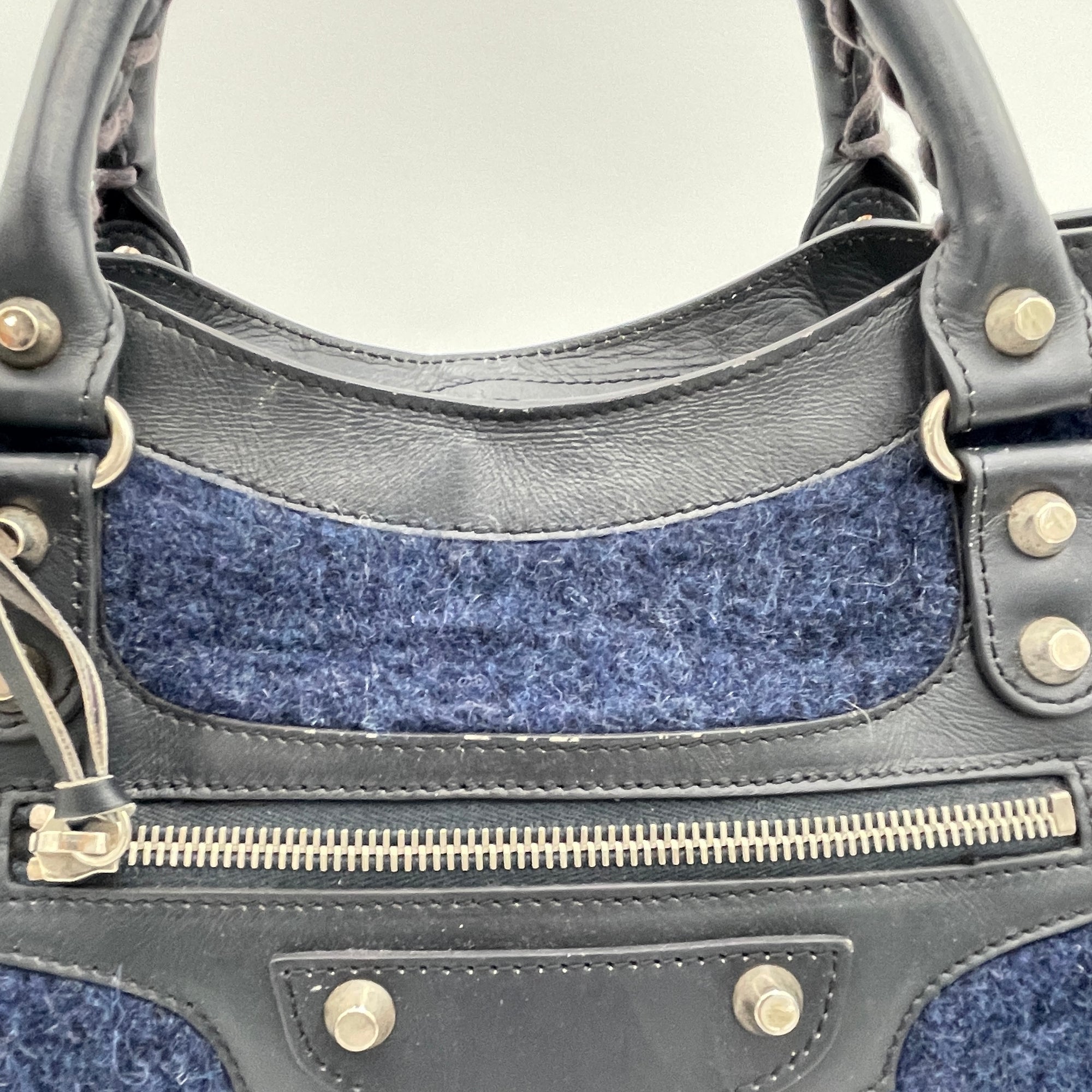 City Blue Shoulder Bag in Wool, Silver hardware