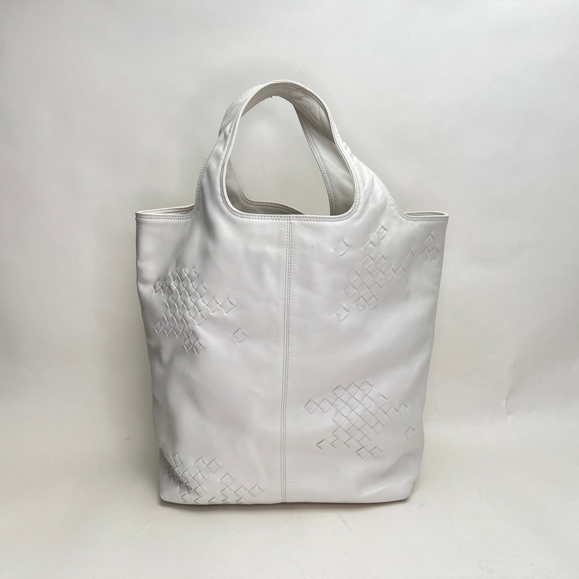 Regent White Tote Bag in Lambskin, Gunmetal hardware