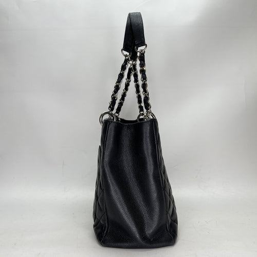 Grand Shopping Black Tote Bag in Caviar Leather, Silver hardware