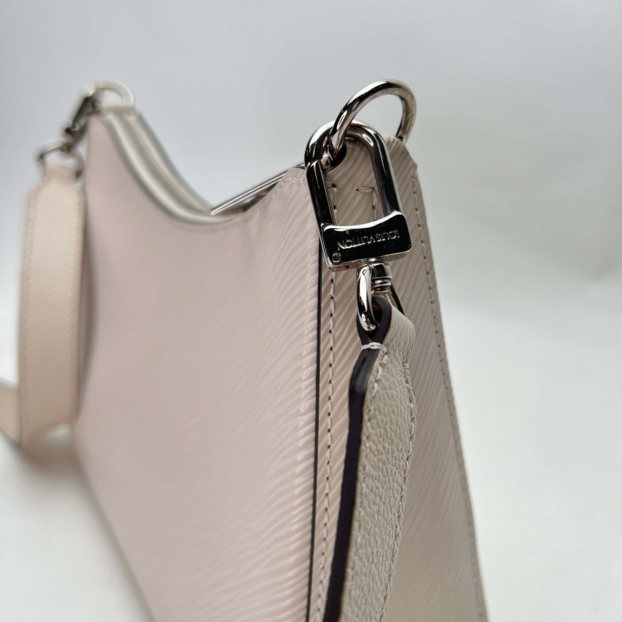 Marelle Shoulder Bag White Shoulder Bag in Epi Leather, Silver hardware