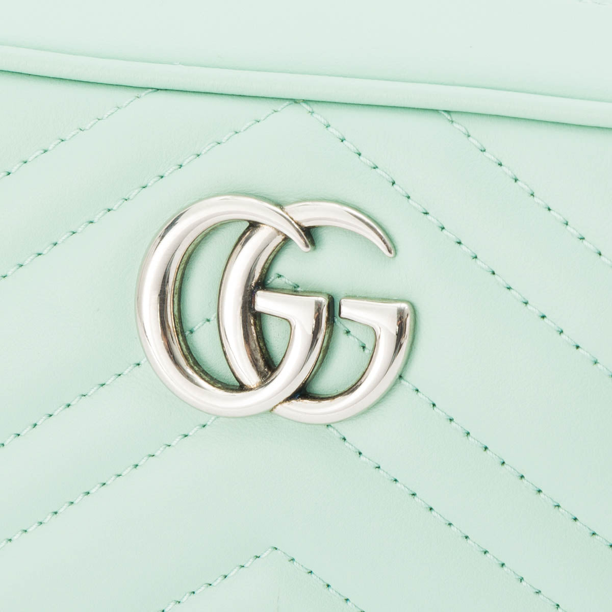 GG Marmont Camera Mini Green Crossbody Bag in Calfskin, Silver hardware