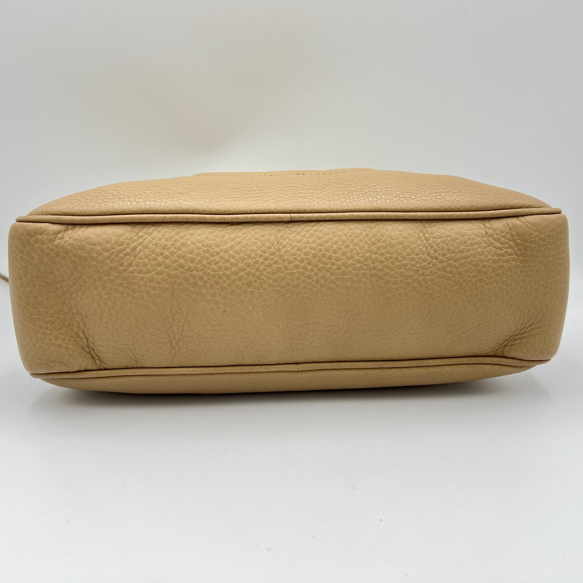 Soho Chain Beige Shoulder Bag in Calfskin, Light Gold hardware