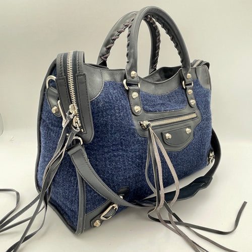 City Blue Shoulder Bag in Wool, Silver hardware