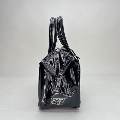 Logo Plaque Shopper Black Top Handle Bag in Patent Leather, Silver hardware