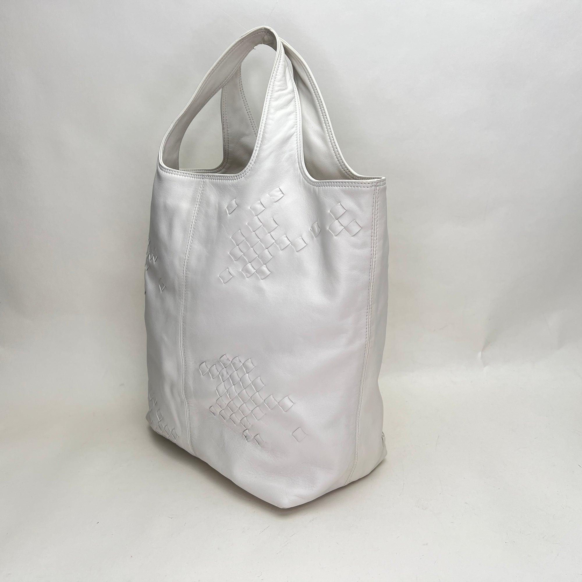 Regent White Tote Bag in Lambskin, Gunmetal hardware