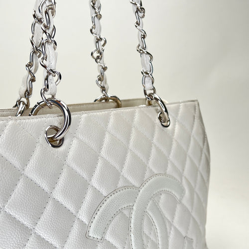 GST White Shoulder Bag in Caviar Leather, Silver hardware