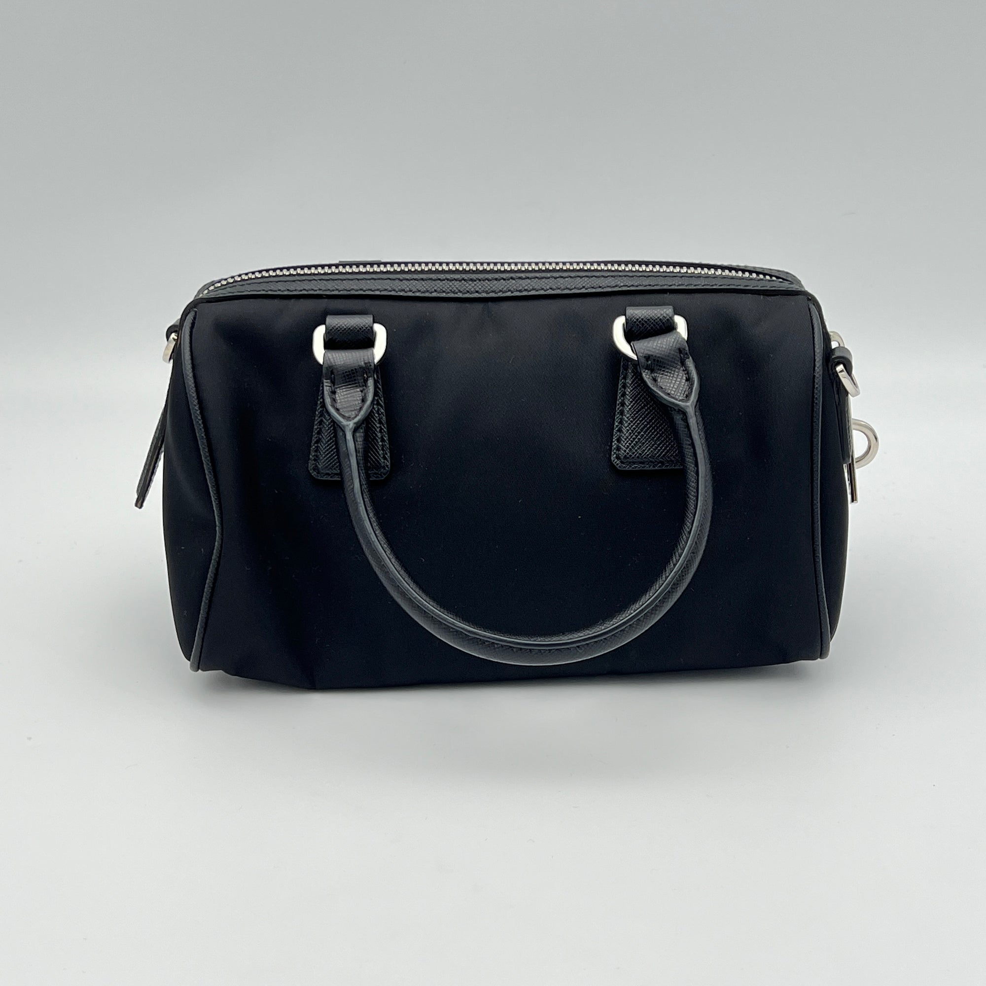 Re-Edition 2005 Top Handle Bag Black Top Handle Bag in Nylon, Silver hardware