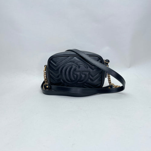 GG Marmont Mini Black Crossbody Bag in Calfskin, Gold hardware