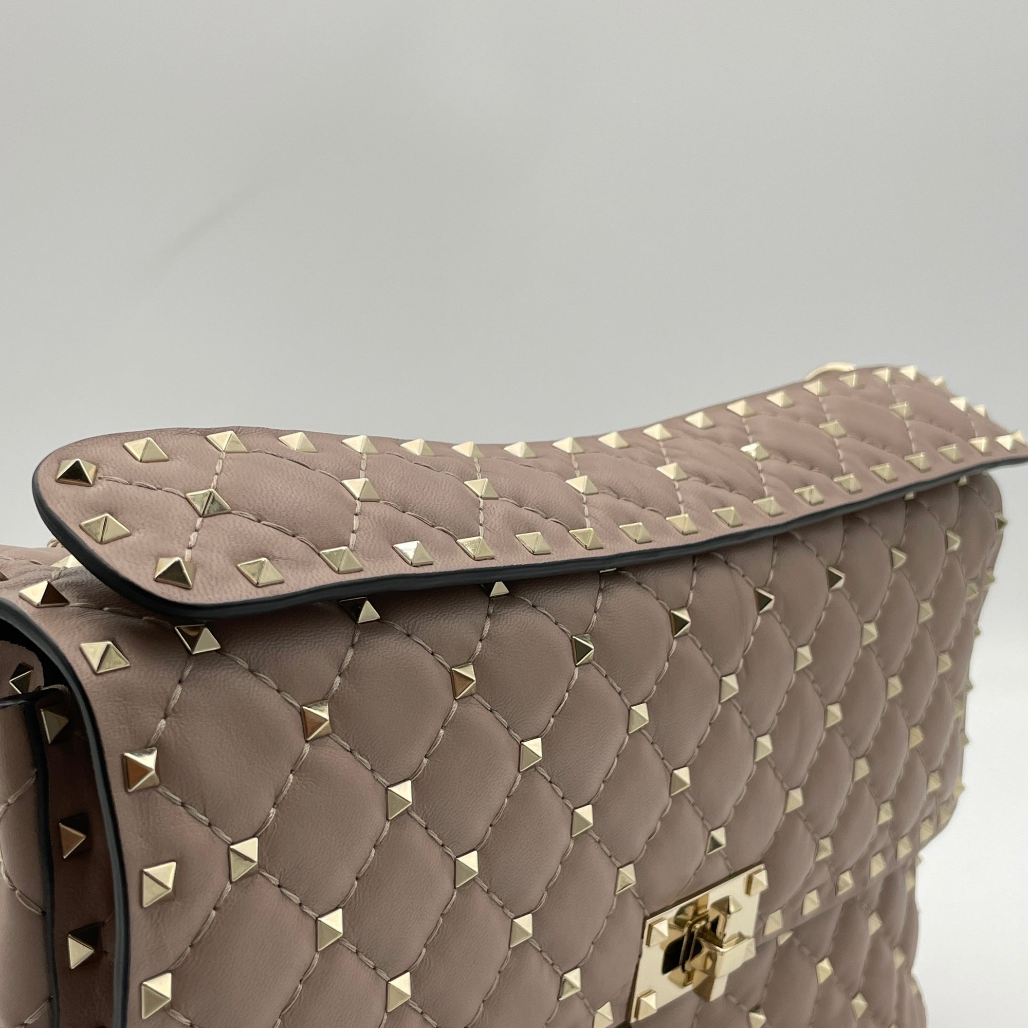 Rockstud Spike Shoulder bag Large Pink Shoulder Bag in Calfskin, Light Gold hardware