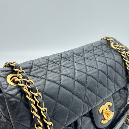 Quilted Flap Bag Black Shoulder Bag in Lambskin, Gold hardware