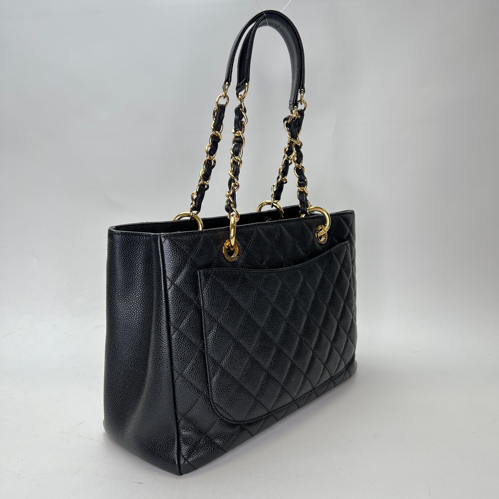 Grand Shopping Black Tote Bag in Caviar Leather, Gold hardware