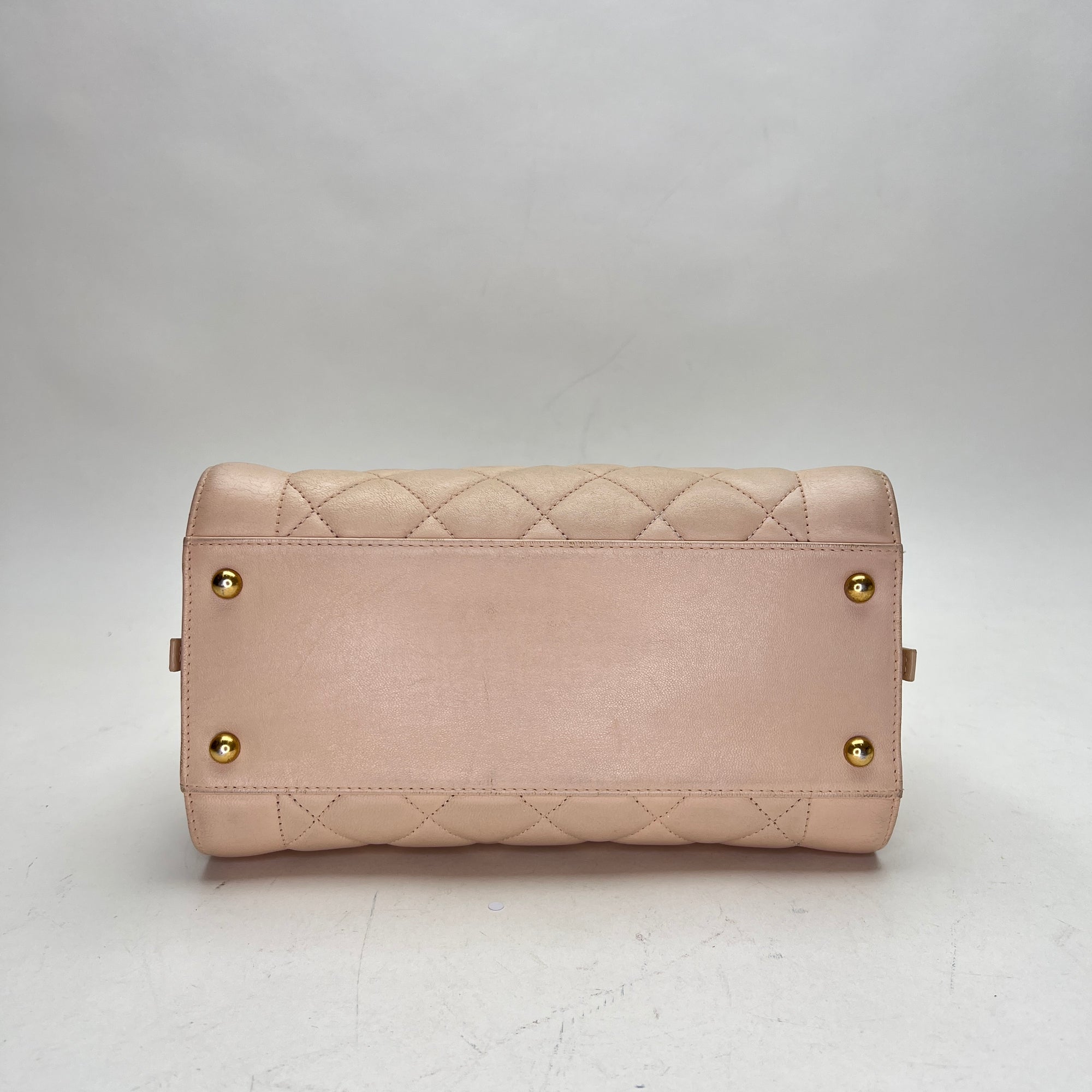 Zip Around Quilted Beige Shoulder Bag in Lambskin, Gold hardware