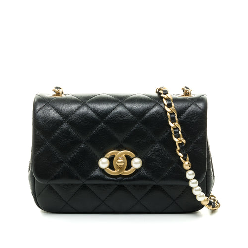 Single Flap Pearl Mini Black Crossbody Bag in Calfskin, Gold hardware