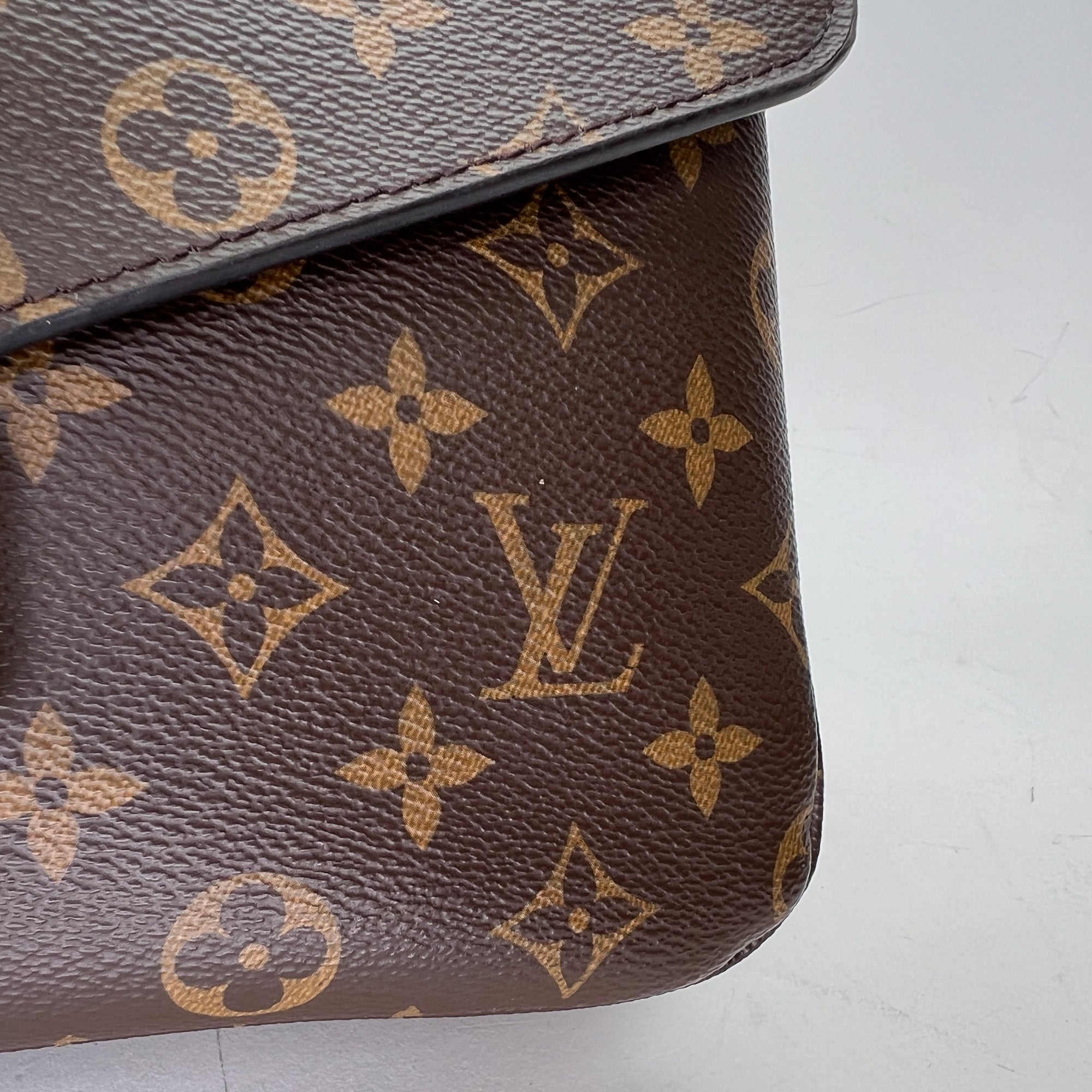 Metis Pochette Brown Crossbody Bag in Monogram Coated Canvas, Gold hardware