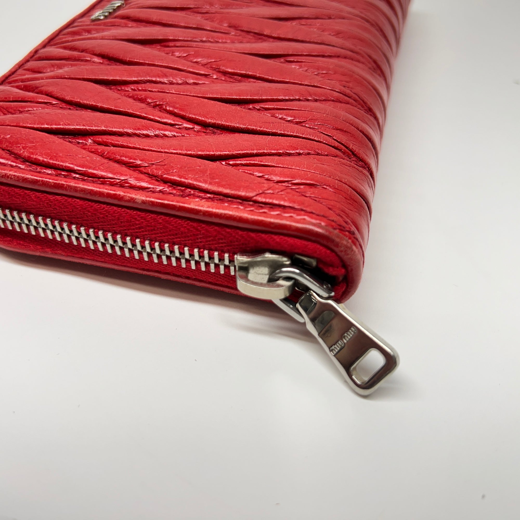 Matelasse Red Wallet in Goat Leather, Silver hardware