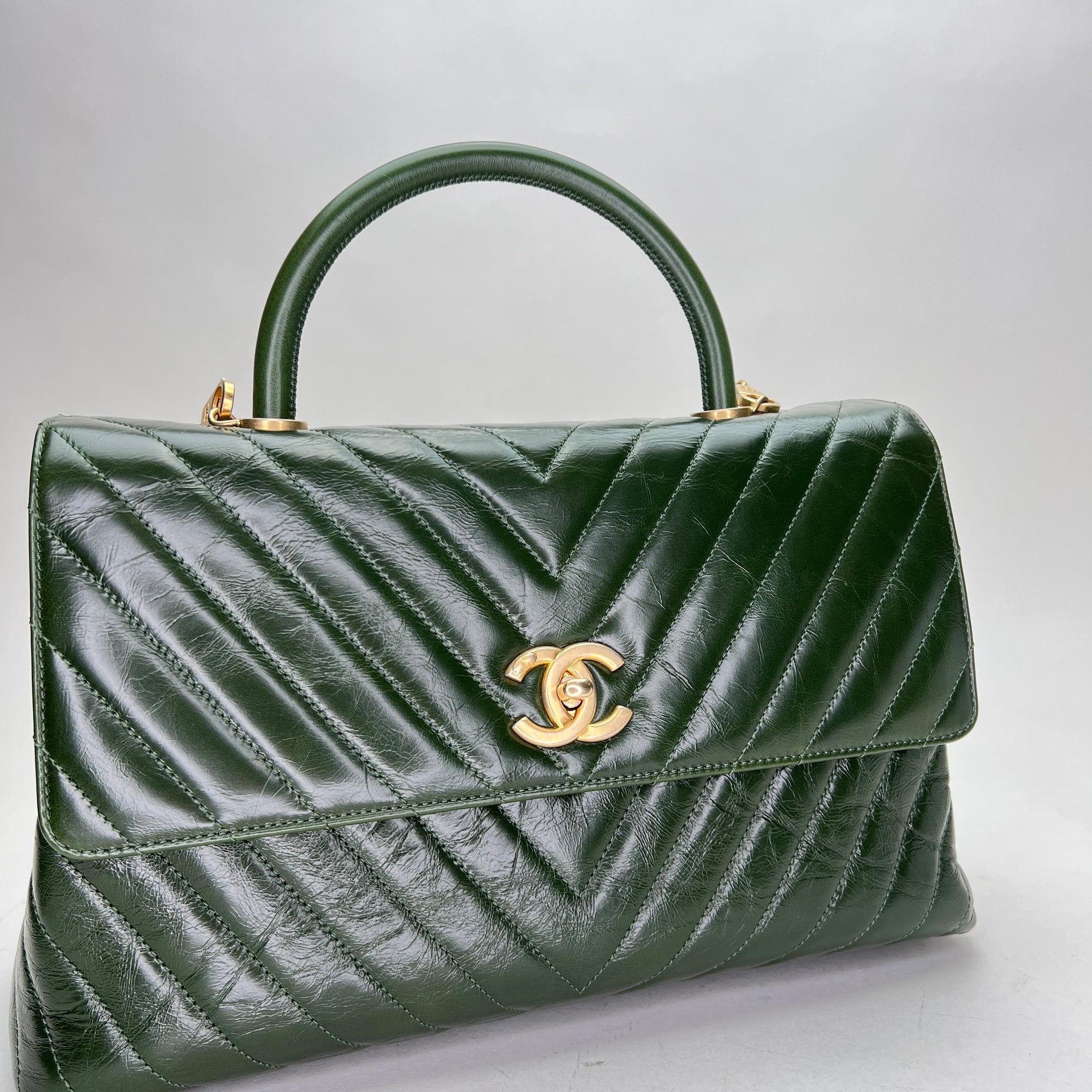 Coco Handle Coco chevron Green Top Handle Bag in Calfskin, Gold hardware