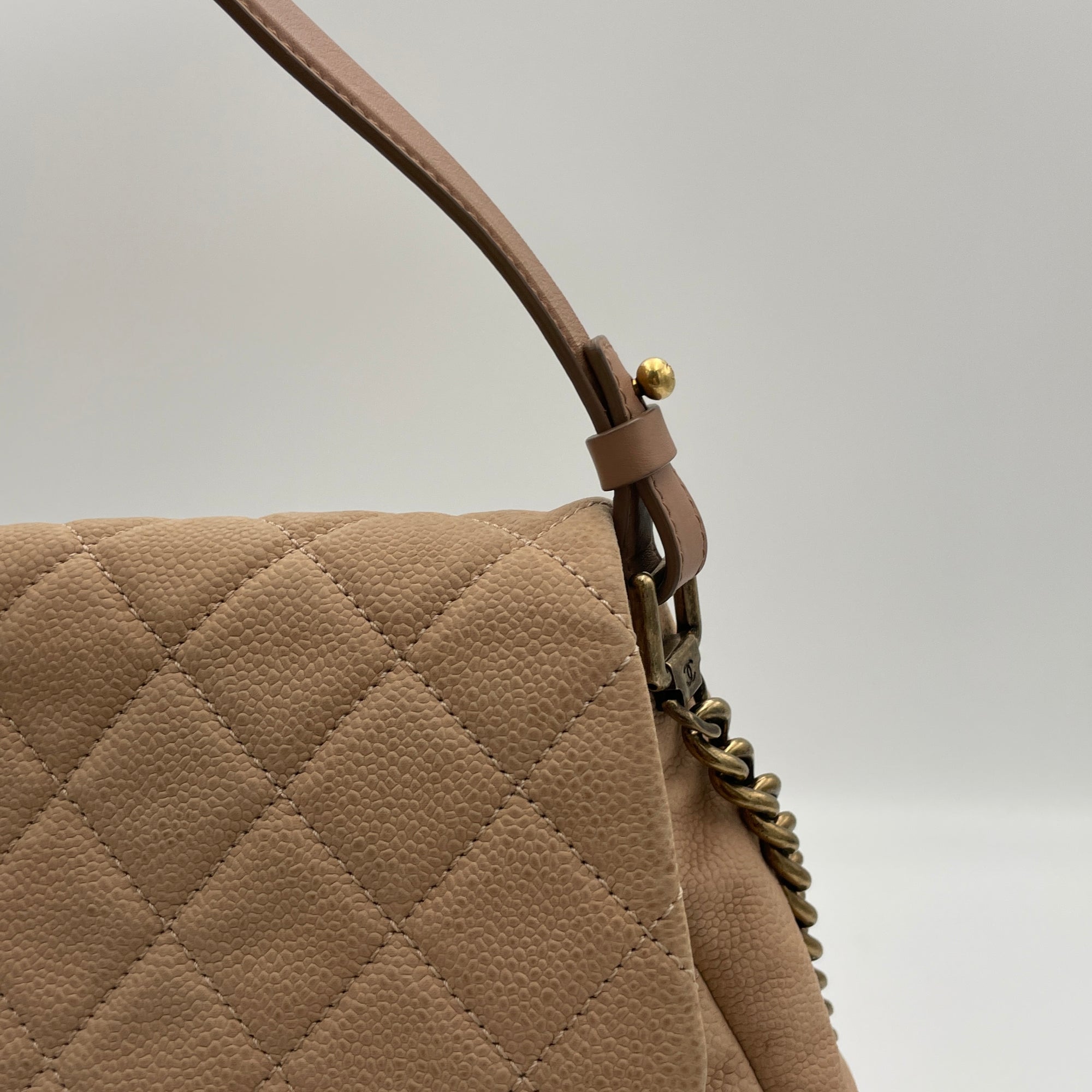 Flap Bag Beige Shoulder Bag in Lambskin, Gold hardware