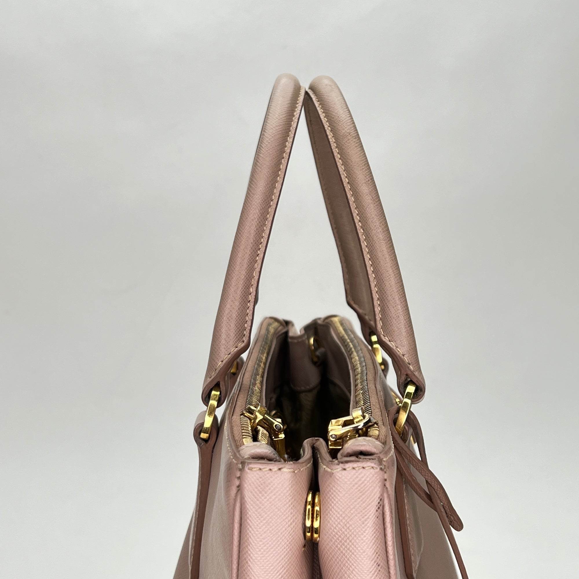 Galleria Large Pink Top Handle Bag in Saffiano Leather, Gold hardware