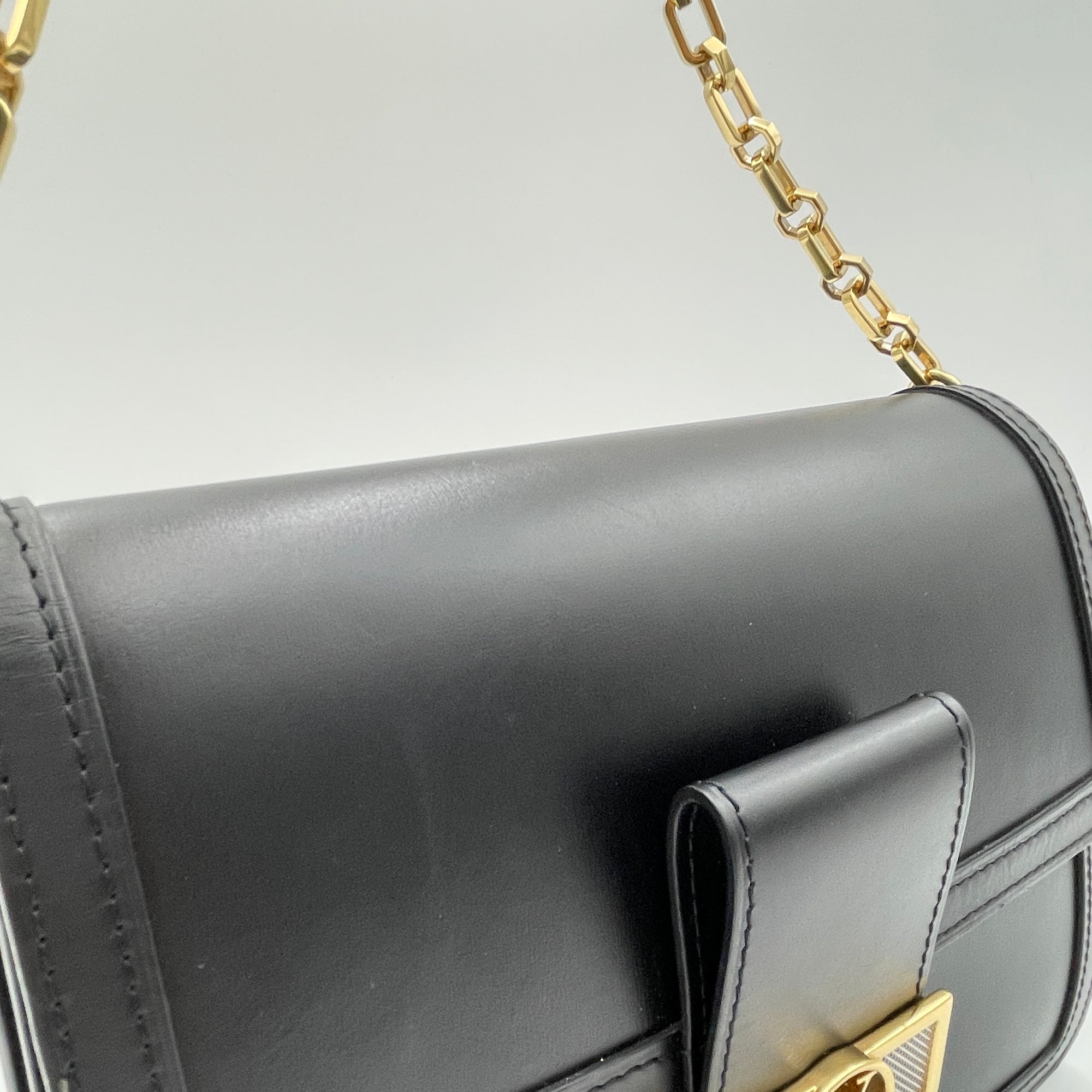 Dauphine MM Black Shoulder Bag in Calfskin, Gold hardware